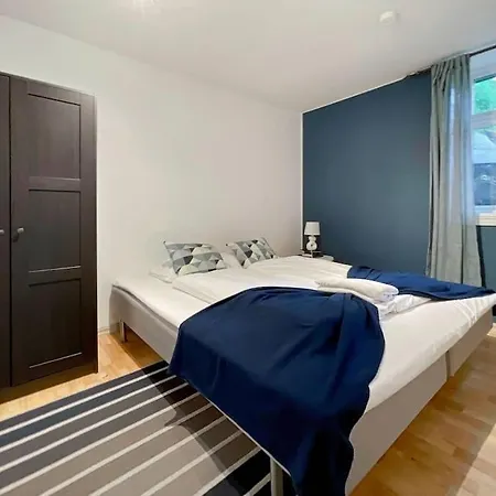 Center Getaway - 6 By Berti *