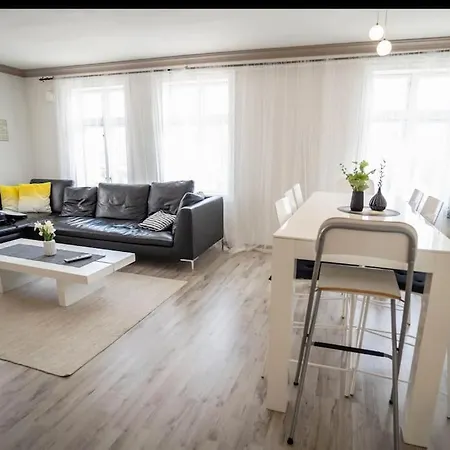 Center Getaway - 6 By Berti *