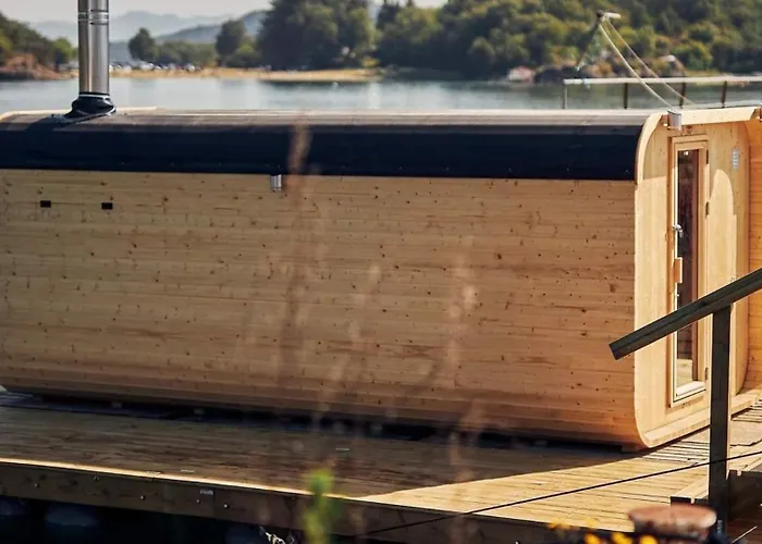 Center Getaway - 6 By Berti Stavanger