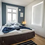 Center Getaway - 6 By Berti Appartement *