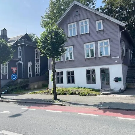 Center Getaway - 6 By Berti *