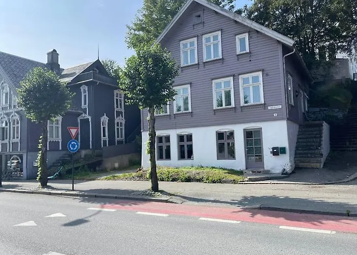 Center Getaway - 6 By Berti *