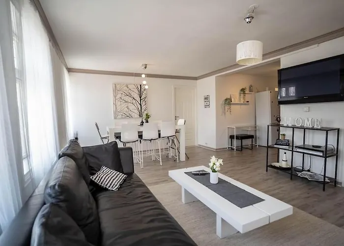 Center Getaway - 6 By Berti Apartman *